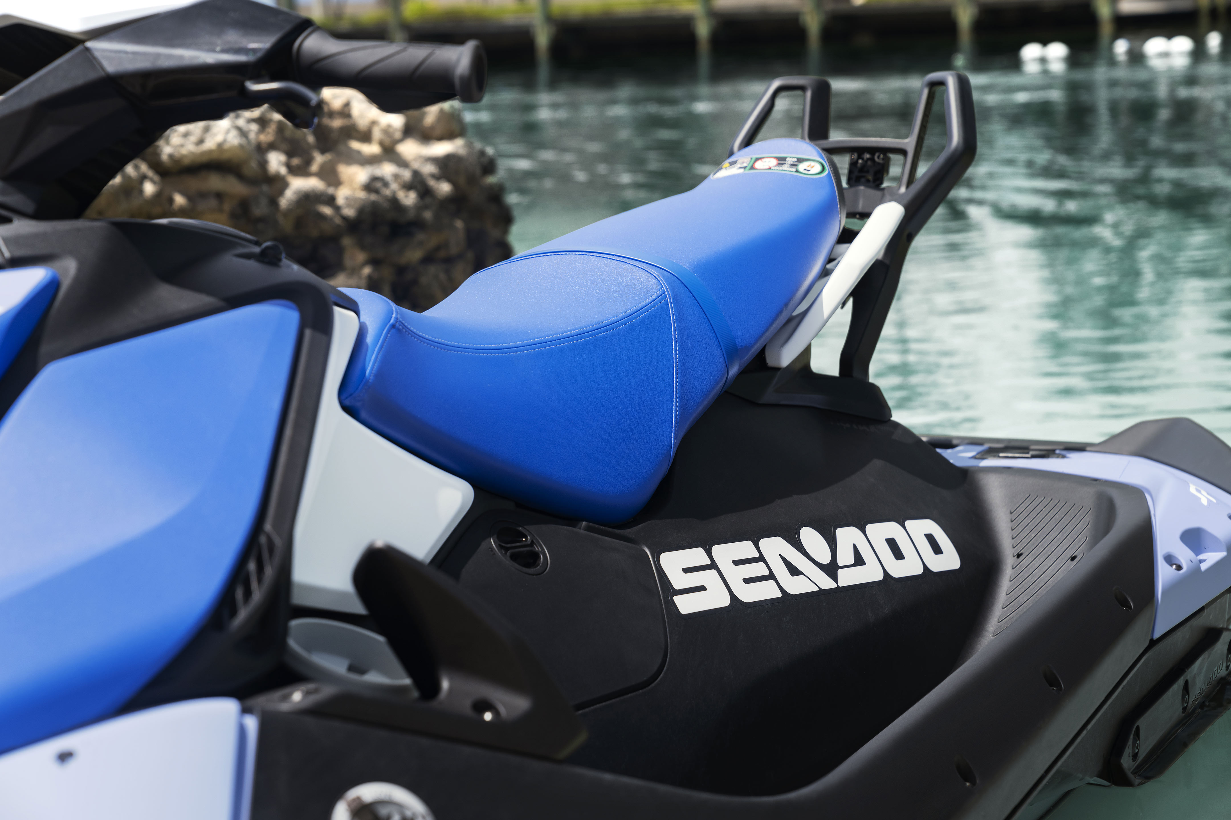 Asiento de una moto de agua Sea-Doo Spark 2024 triplaza