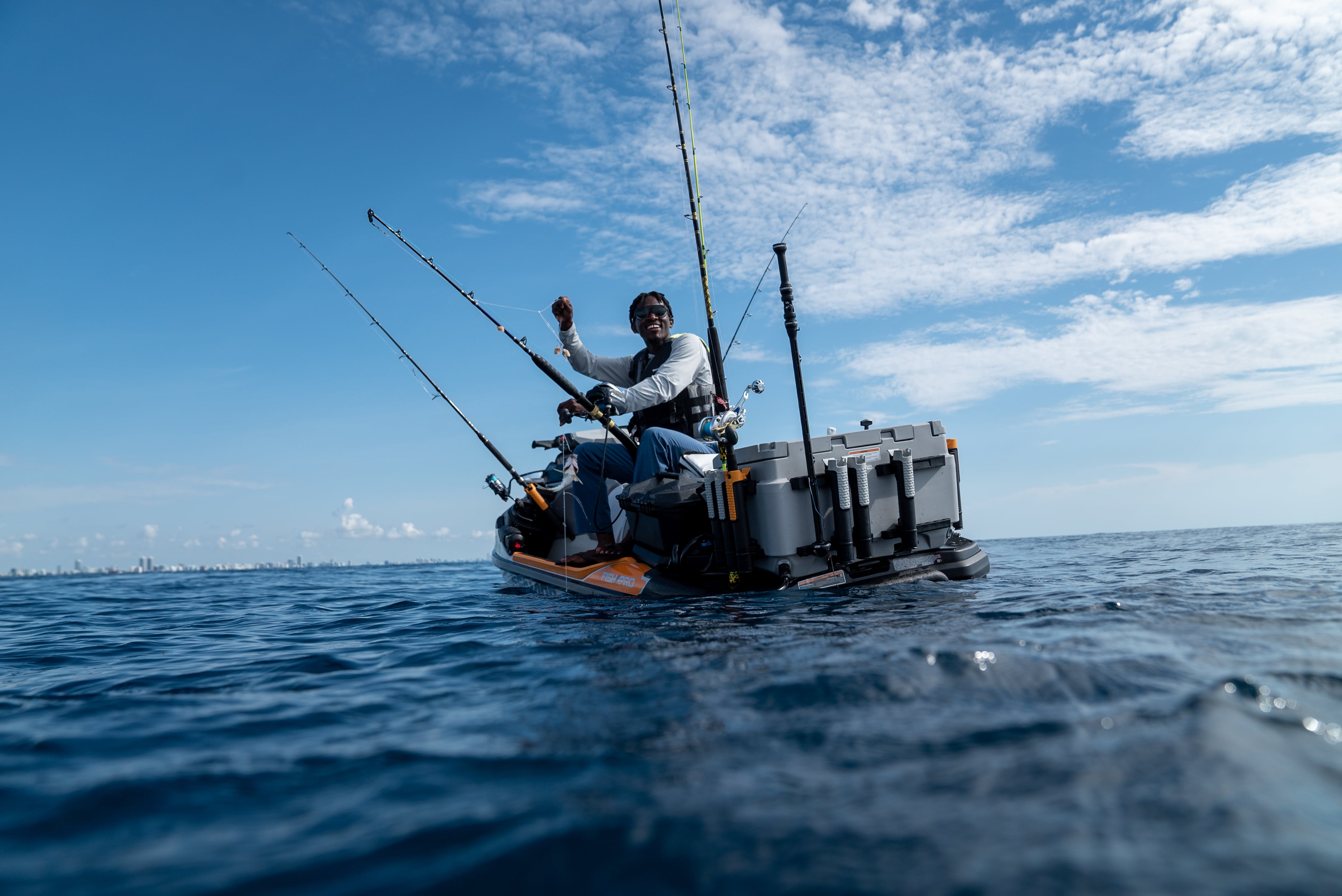 Emmanuel Williams en train de pêcher sur un Sea-Doo FISHPRO