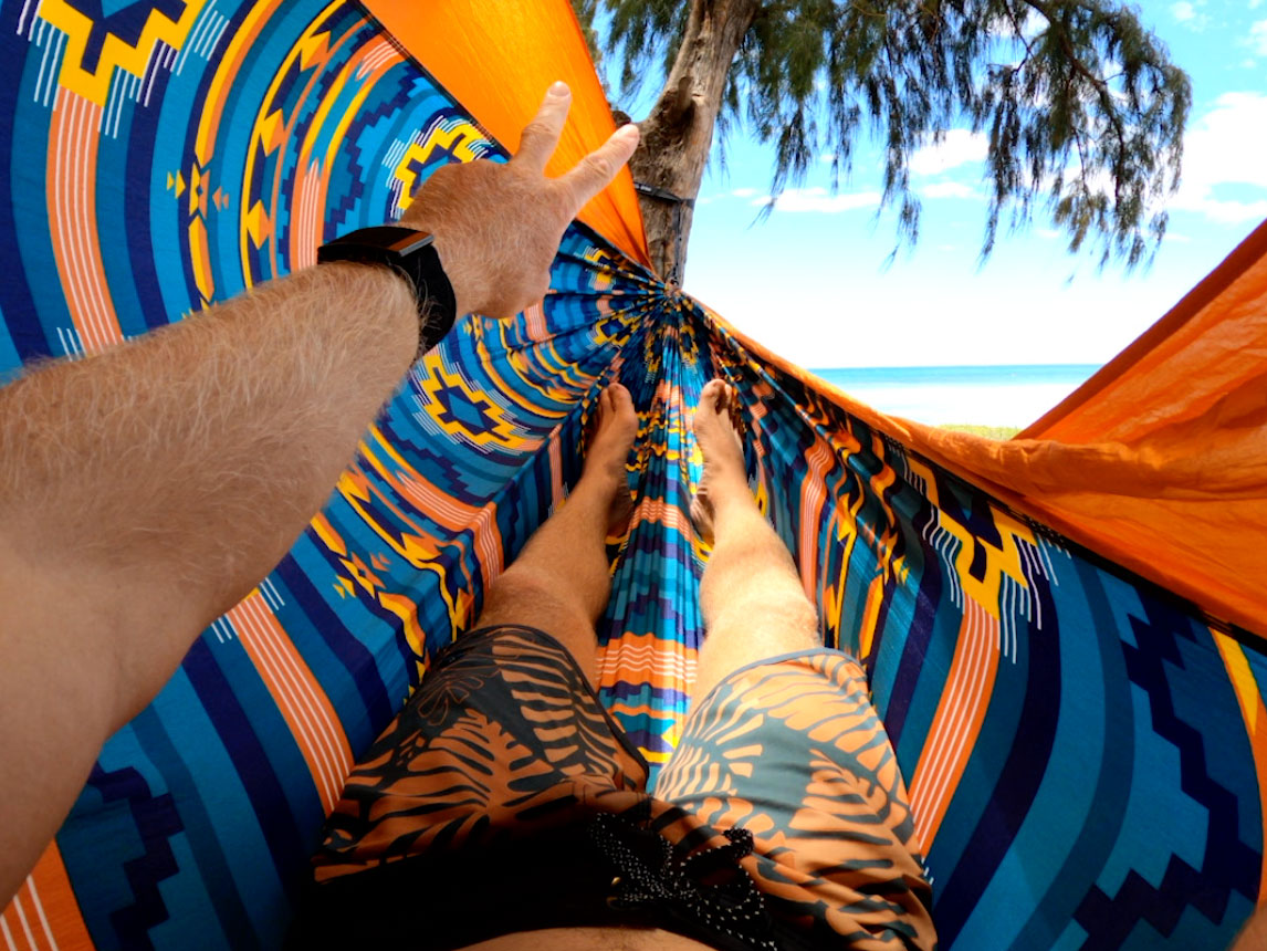 Chris Farro dans un hamac Hawaii