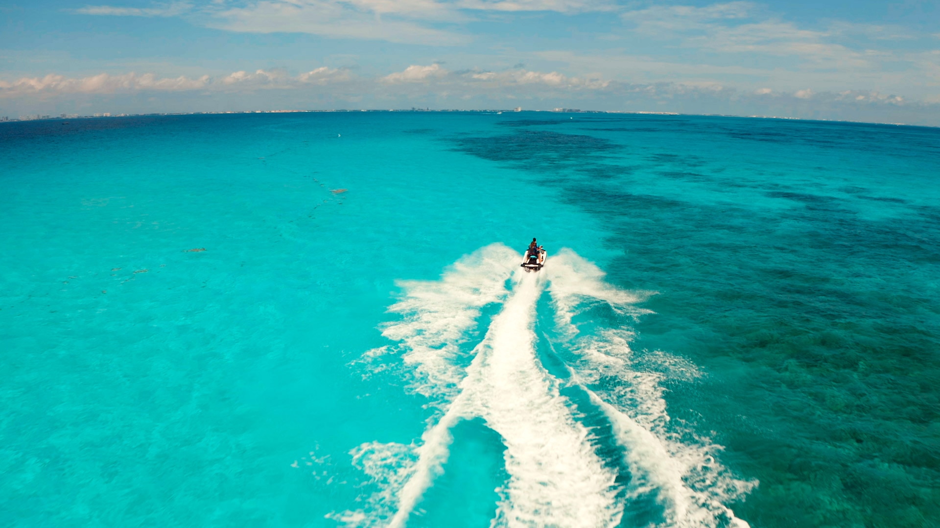 Lindo mar azul em Cancun